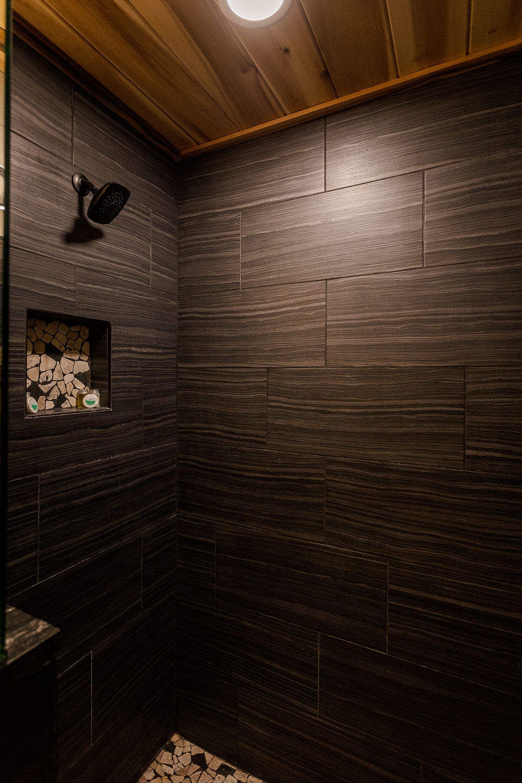 Morel Glamping Cabin with Wifi - Image 19