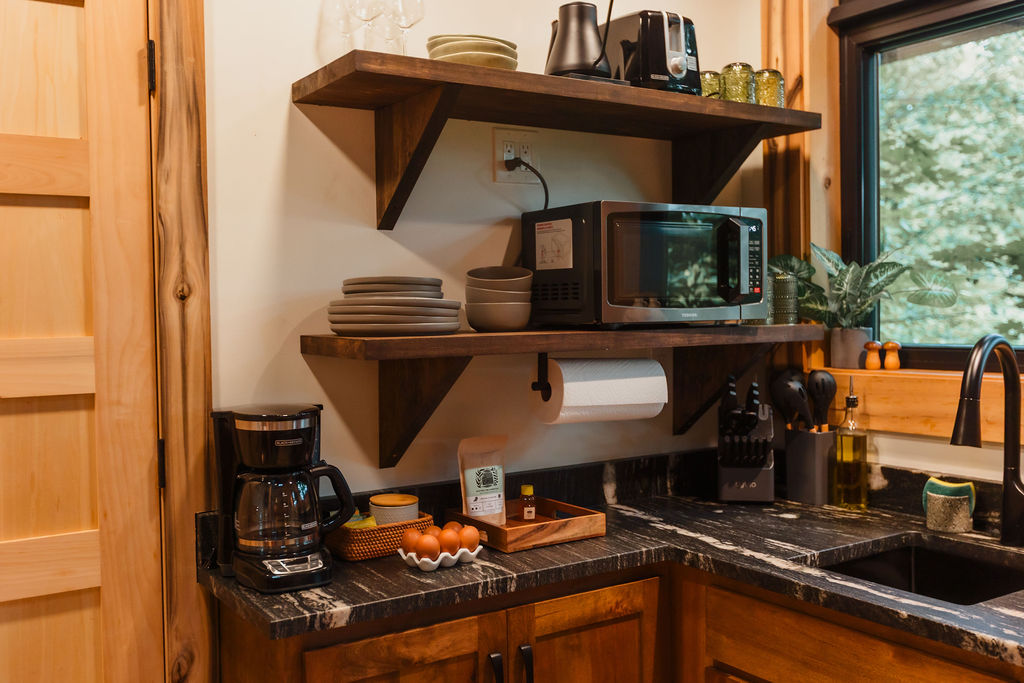 Morel Glamping Cabin with Wifi - Image 25