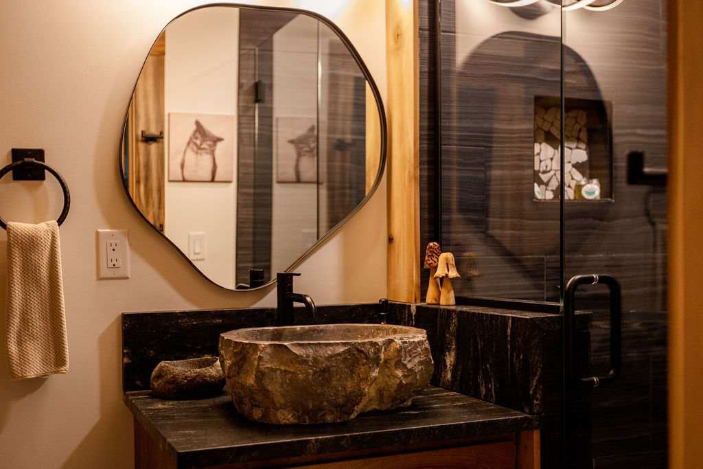 Morel Glamping Cabin with Wifi - Image 18