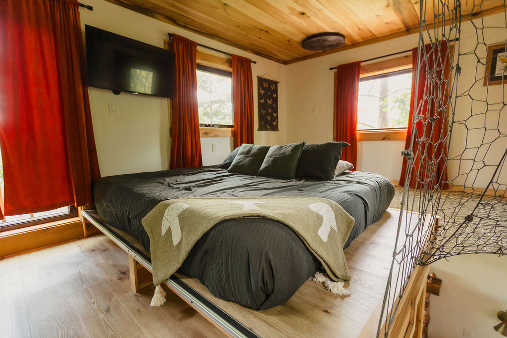 Morel Glamping Cabin with Wifi - Image 21