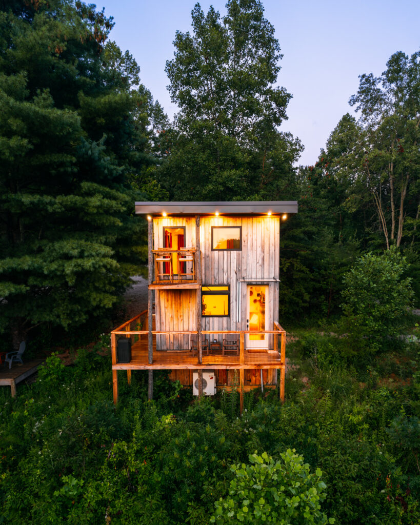 The Fern Tiny Cabin with WiFi and Private Trails