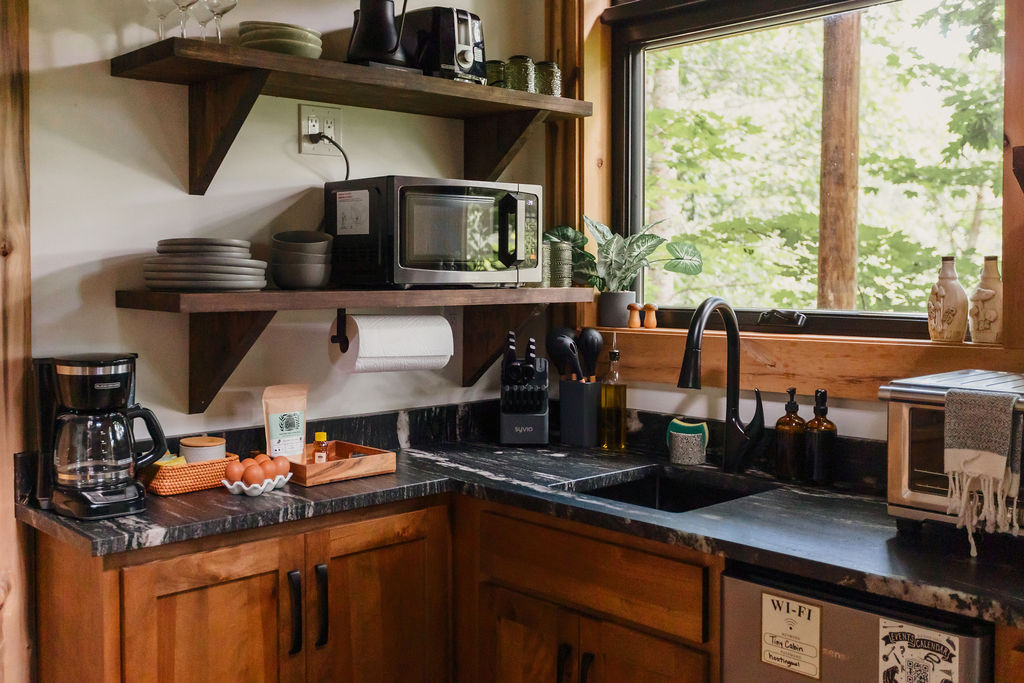 Morel Glamping Cabin with Wifi - Image 13