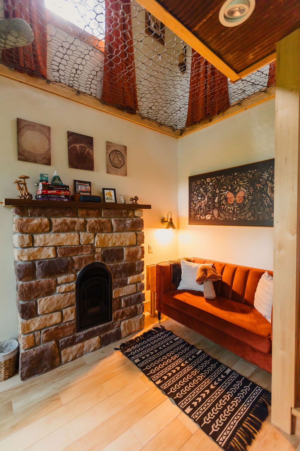 Morel Glamping Cabin with Wifi - Image 12